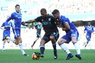 LONDON, ENGLAND - DECEMBER 11: Jose Salomon Rondon of West Bromwich Albion controls the ball under pressure of Gary Cahill of Chelsea during the Premier League match between Chelsea and West Bromwich Albion at Stamford Bridge on December 11, 2016 in London, England.  (Photo by Clive Rose/Getty Images)